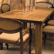 imagem de Linha Fusion: Cadeira com Braço Elipse, Mesa de Jantar Merano e Base de Mesa Cubo Fechado